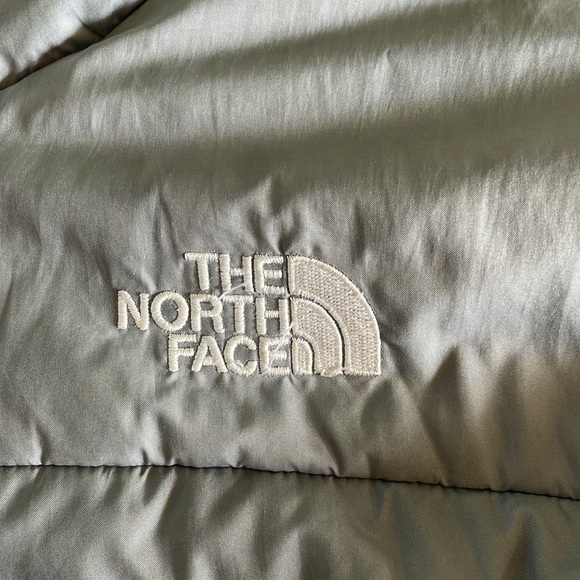 North Face Girls Winter Coat, Child’s Size small, Gray and Purple - Picture 2 of 7